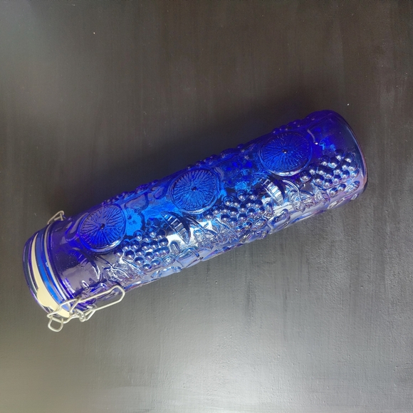 Vintage (80s or 90s) tall Cobalt Blue 💙 Glass Canister with hinged lid - Picture 6 of 14